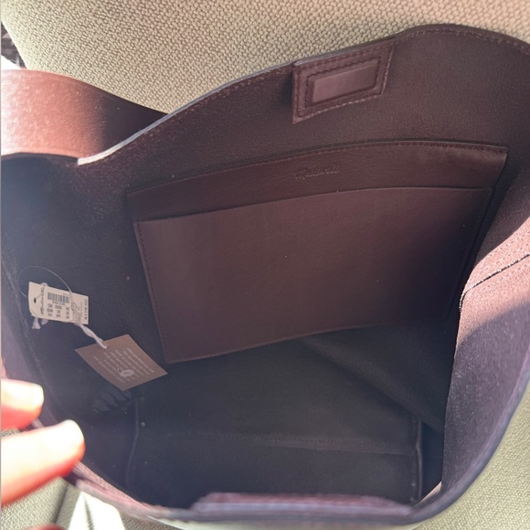 NWT! | MADEWELL The Essential Bucket Tote in Chocolate Raisin Leather - Picture 10 of 16